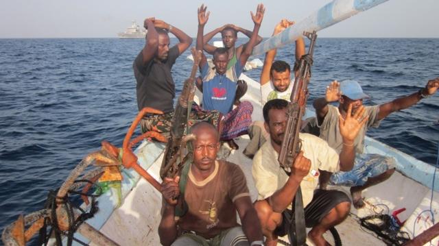 索马里海盗释放26名遭囚近5年人质 含大陆船员