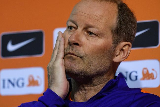 荷兰宣布主教练下课 世界杯资格告危紧急换帅