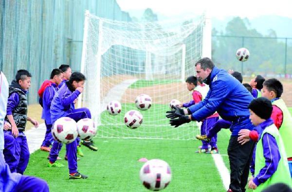 打造中国足球的黄埔军校 恒大新型足校办学模