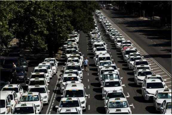 西班牙出租车司机举行全国大罢工 抗议Uber等