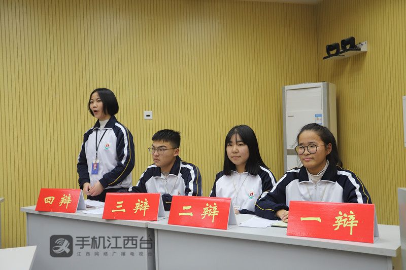 上饶县第十三届学生特长素质展示月之辩论赛侧记