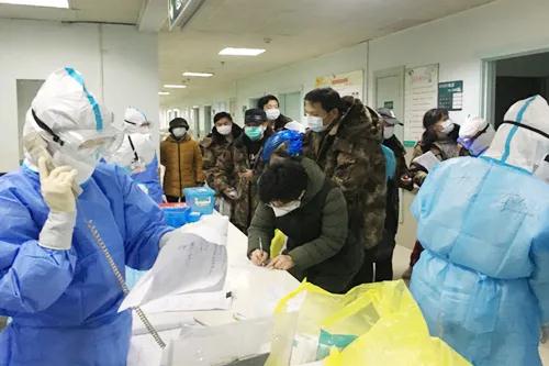 经过1天的过渡,2月27日,九江学院附属医院驰援湖北医疗队正式进驻中南