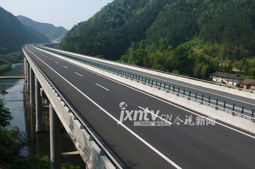 江西省重点项目提前1个月完成年度投资千亿元