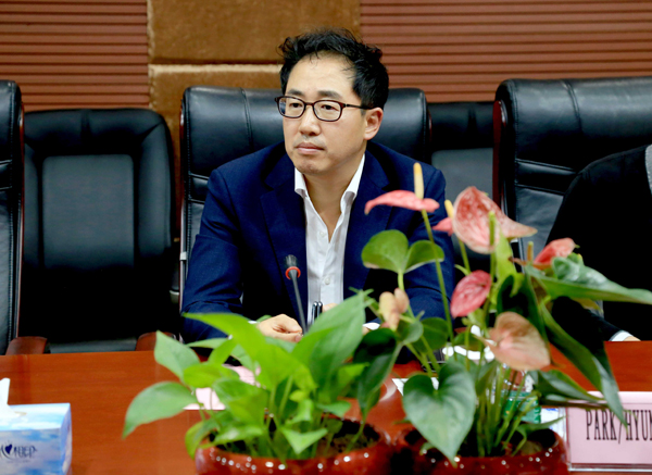 4  韩国奥拉康显示CEO Park Hyun Min