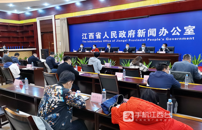 2020年一季度江西经济运行情况新闻发布会在南昌举行。记者陶望平 摄
