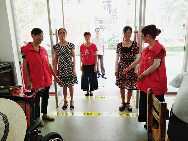 6.12 丹江街新时代文明实践志愿服务队在丹江街便民服务中心开展志愿服务
