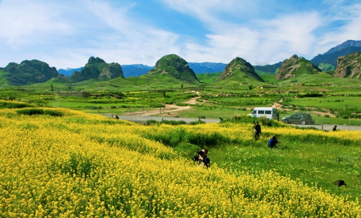 山系,被人称为"天山地理风光走廊,沿途景区主要包括塔西河凤凰湖景区