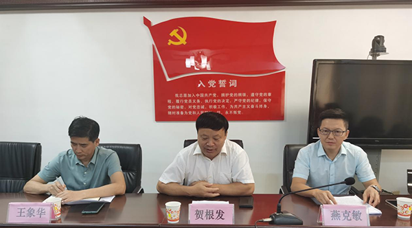 萍乡市市监局党组书记、局长贺根发到安源区督导“铁拳”行动工作