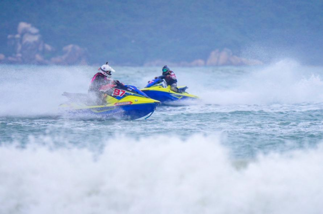 海南亲水运动季摩托艇大奖赛在神州半岛举行