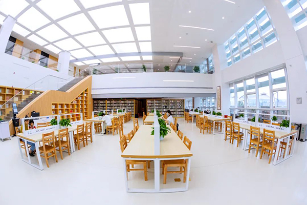 在湘东区图书馆，徜徉知识乐园