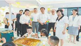  Liu Feng: Make education satisfying the people an important livelihood project, and work hard to make children thrive in the sun and rain and become pillars of the country as soon as possible