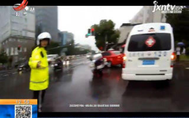 上海：孕妇暴雨早高峰临盆 民警开道救援